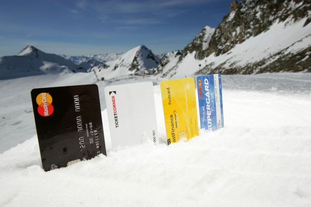 Mit Postfinance Card Ticket, Coop SUPERCARD Ticket, Ticketcorner V.I.P. Card und TCS: Ohne Anstehen in über 50 Skigebiete