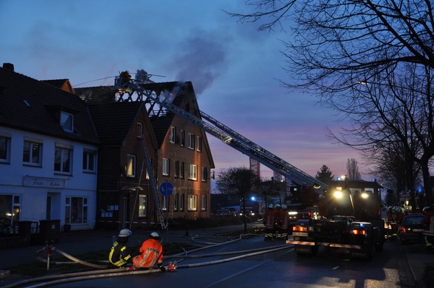 POL-WL: Feuer im Mehrfamilienhaus