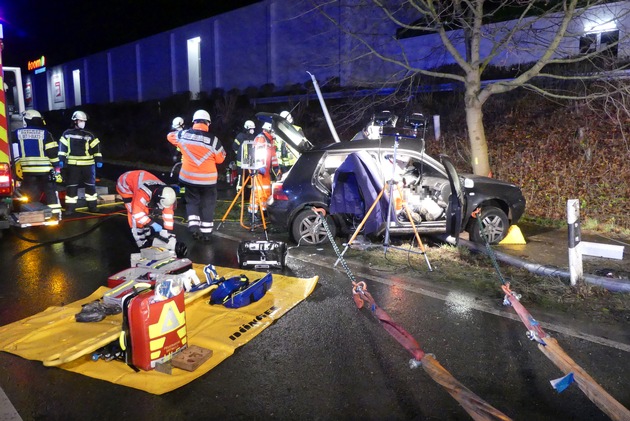 FW-DT: Schwerer Verkehrsunfall am Dienstagabend