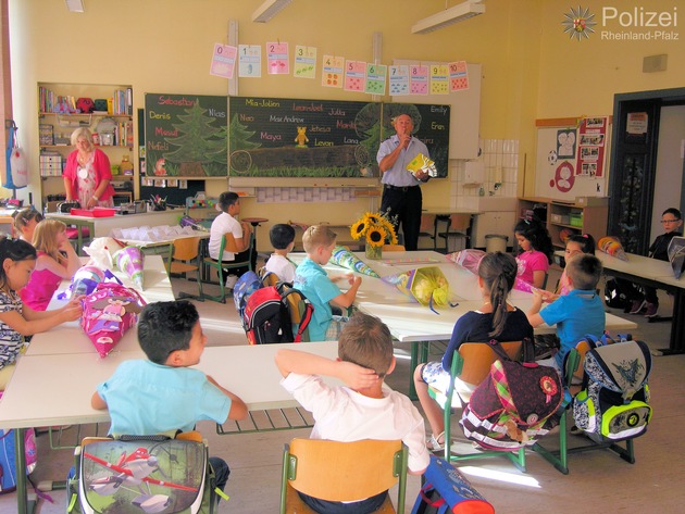 POL-PPWP: Übergabe des Kinderschutzpasses in der Kottenschule