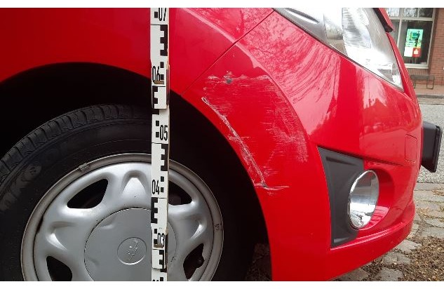 POL-SE: Wedel - Dreister Autofahrer bemerkt seine Unfallverursachung, will seinen Pkw angeblich nur schnell parken und entfernt sich dann doch vom Unfallort