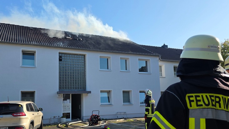 FW Celle: Dachstuhlbrand in Altencelle