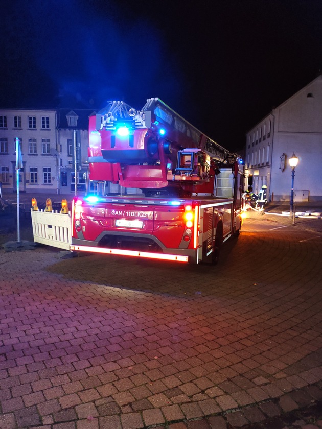 FW Gangelt: Frau nach Brand aus Wohnung gerettet