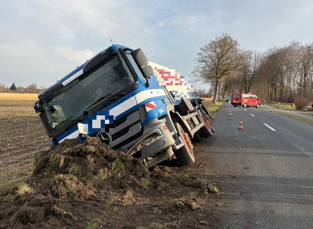 POL-STD: Tankwagen ger&auml;t in den Seitenraum - Stra&szlig;e in Mulsum wegen Bergungsarbeiten mit in die sp&auml;ten Nachmittagsstunden gesperrt