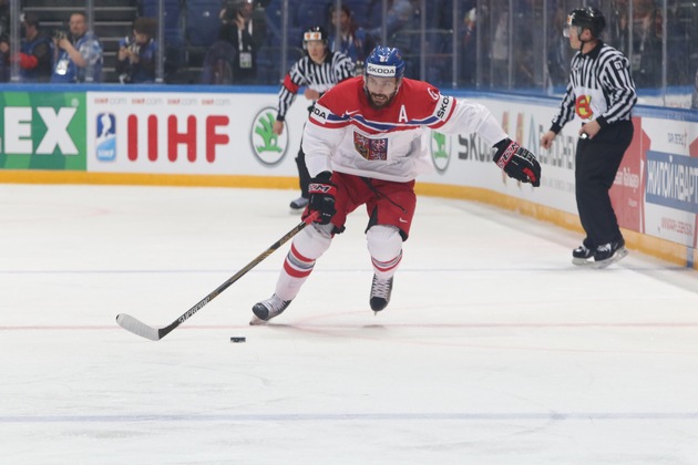 IIHF Eishockey-Weltmeisterschaft: SKODA Vorstandsvorsitzender Bernhard Maier zeichnet &#039;Most Valuable Player&#039; aus (FOTO)