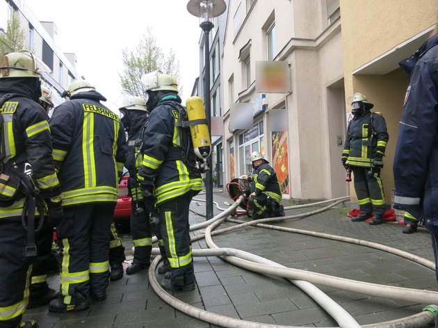FW-AR: Feuerwehr rettet Hausbewohner bei Kellerbrand in Neheim