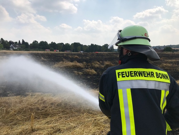 FW-BN: Paralleleinsätze in Bonn
Schwimmer im Rhein und ausgedehnter Flächenbrand in Lengsdorf