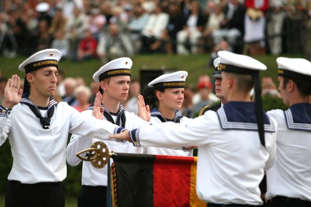 Marine: Pressemitteilung / Pressetermin: Bundespräsident Christian Wulff als Ehrengast an der Marineschule Mürwik - 250 Marineoffizieranwärter werden vereidigt