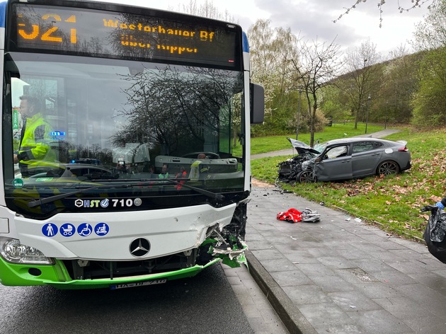 POL-HA: Schwerer Unfall mit Linienbus