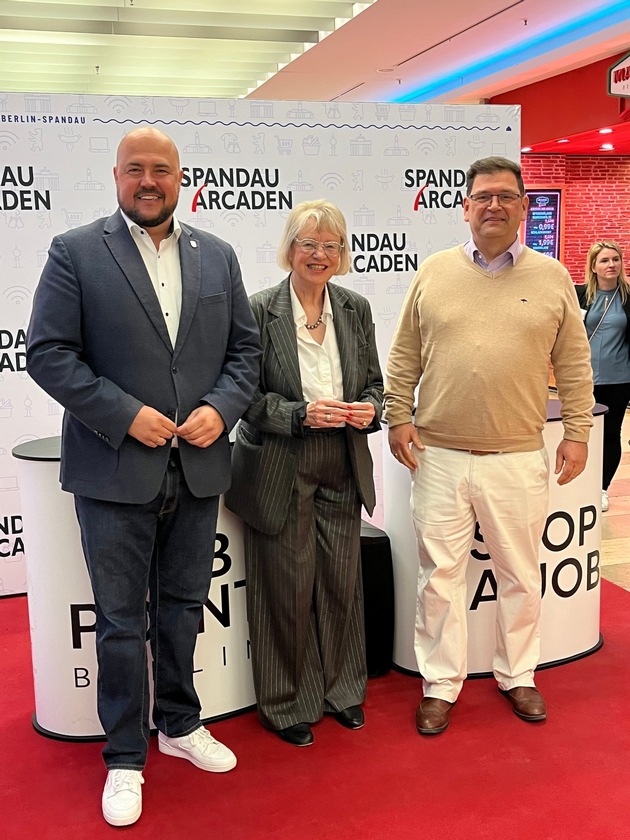 Karriere-Update beim Einkaufsbummel: &bdquo;Shop A Job&ldquo; bietet neue Berufsperspektiven in den Spandau Arcaden