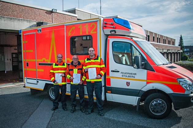 FW-Stolberg: Drei Stolberger Feuerwehrmänner sind nun Notfallsanitäter