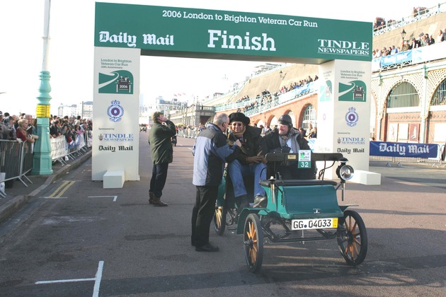 Zuverlässig von London nach Brighton / Historische Opel-Fahrzeuge beim Veteran Car Run erfolgreich