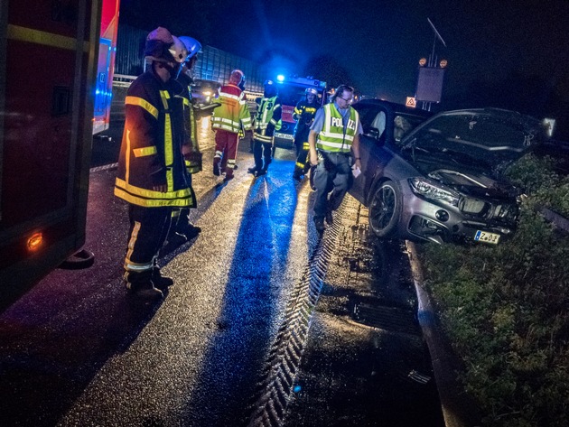 FW-RE: Verkehrsunfall auf der Autobahn - drei verletzte Personen
