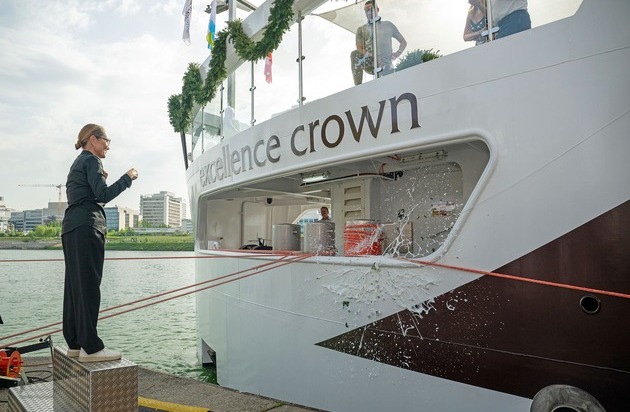 Excellence - Reisebüro Mittelthurgau: Ankunft der Excellence Crown - grosse Tauf-Gala in Basel