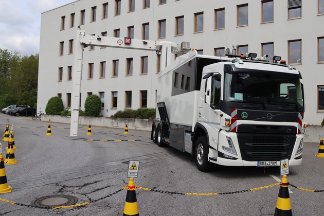 HZA-R: Zoll stellt sich vor: Spannende Eindrücke beim Info-Tag in Regensburg