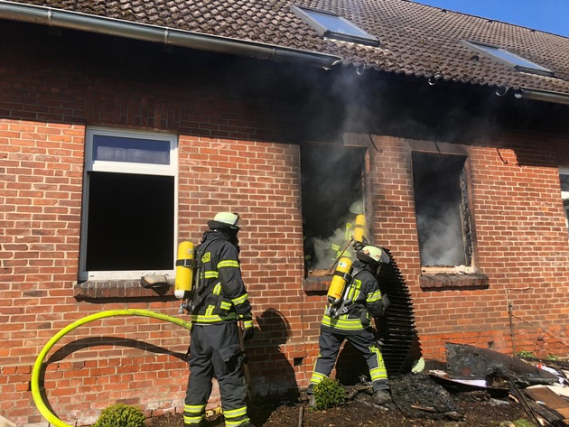 POL-STD: Schnelles Eingreifen der Feuerwehr verhindert größeren Brand in Deinste