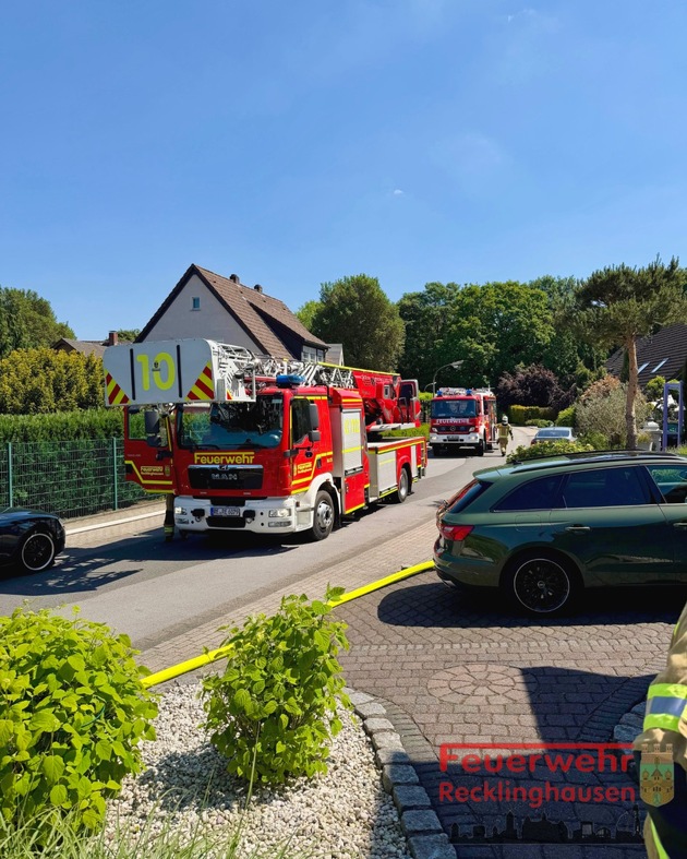 FW-RE: Wohnungsbrand - K&uuml;che in Vollbrand - eine Person aus Wohnung gerettet