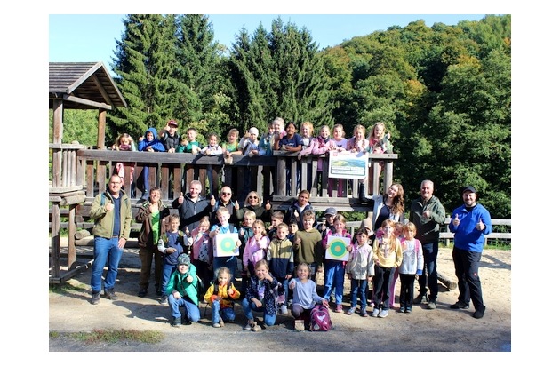 Presseinformation: RhönSprudel spendet 2.500 Euro an den Wildpark Gersfeld