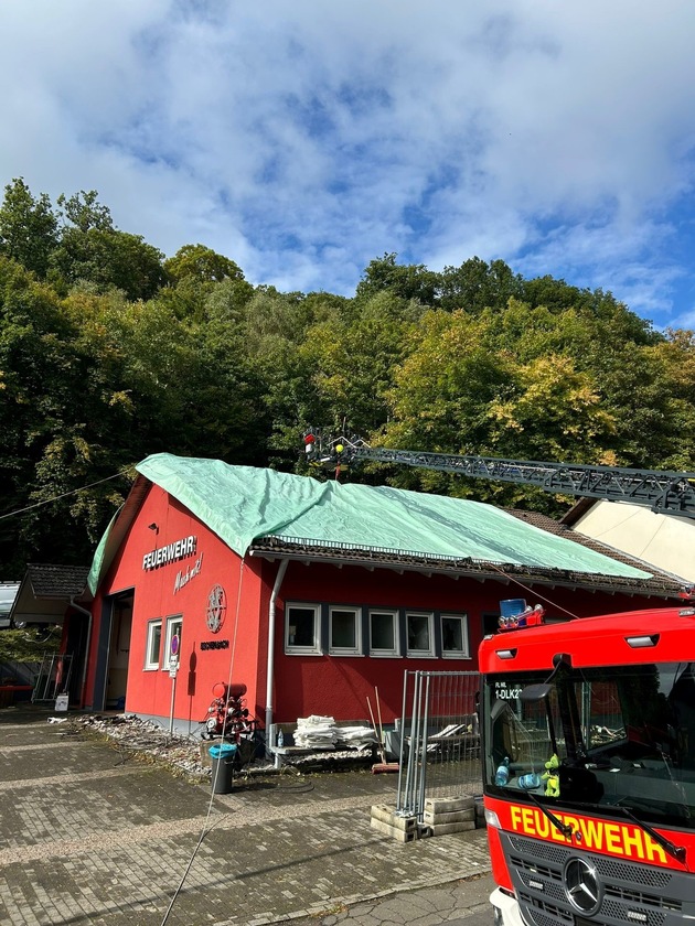 Landesweite Notdach-Initiative von Provinzial und Feuerwehren