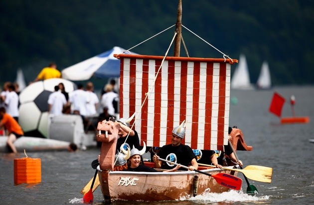 InformationsZentrum Beton: 13. Betonkanu-Regatta in Magdeburg / Dresdner Team reist mit Betonboot über die Elbe an (mit Bild)