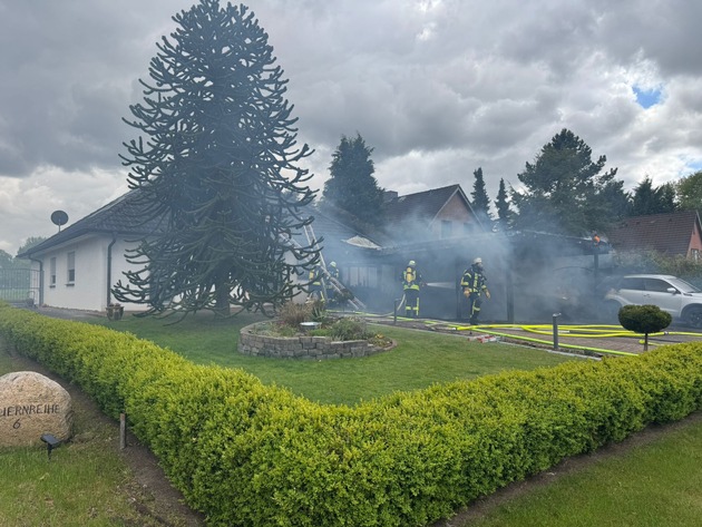 POL-STD: 180.000 Euro Schaden bei Feuer in Burweg - drei Personen verletzt