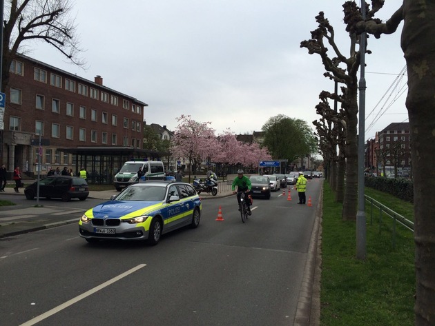 POL-D: Verstärkte Kontrollen im Stadtgebiet - Polizei nimmt Fahrzeuge und Insassen ins Visier - Fotos im Anhang