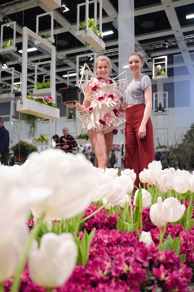Grüne Woche 2018: Blumenhalle - Stardesigner Michalsky bei rosiger Modenshow