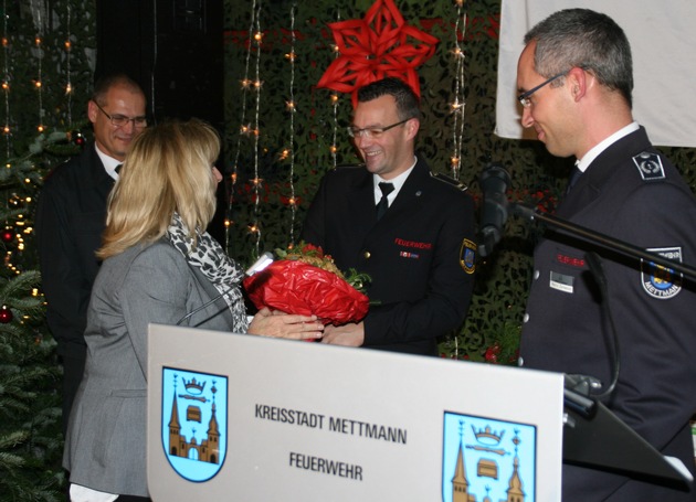 FW Mettmann: Weihnachtliche Jahreshauptversammlung der Feuerwehr Mettmann