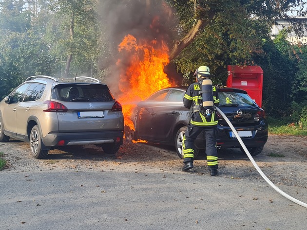 FW-DO: Zwei Brandeinsätze im Dortmunder Süden // Zwei brennende PKW innerhalb weniger Stunden