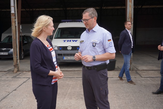 THW-HH MV SH: Ministerpräsidentin Schwesig besucht Bereitstellungsraum