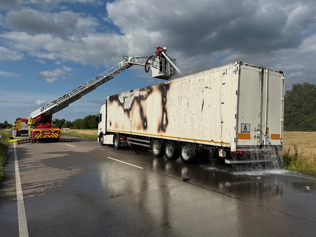FW-OG: LKW-Brand auf der B3 - Fahrer verhindert Schlimmeres