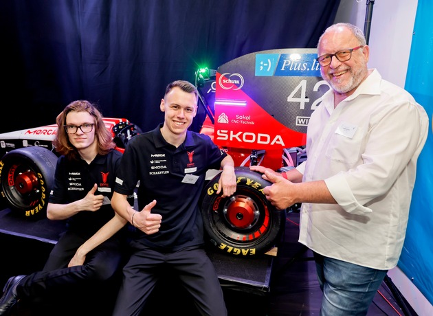 Formula-Student-Team der TU Darmstadt nimmt unterstützt von Škoda Auto Deutschland Fahrt auf