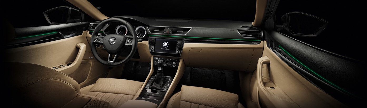 Mit Durchblick durch den Winter: neuer SKODA Superb mit hilfreichen Lichtfeatures (FOTO)