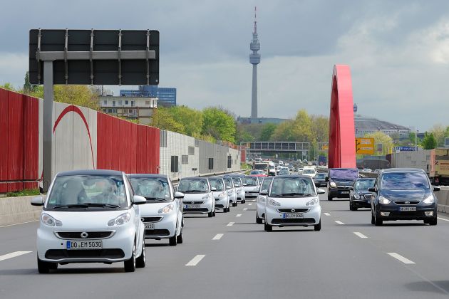 Dienstfahrten im Ruhrgebiet ab jetzt &quot;elektromobil&quot; - Car-Sharing mit Elektroautos im RWE-Konzern - Mitarbeiter aus Essen, Dortmund und Recklinghausen fahren mit Ökostrom