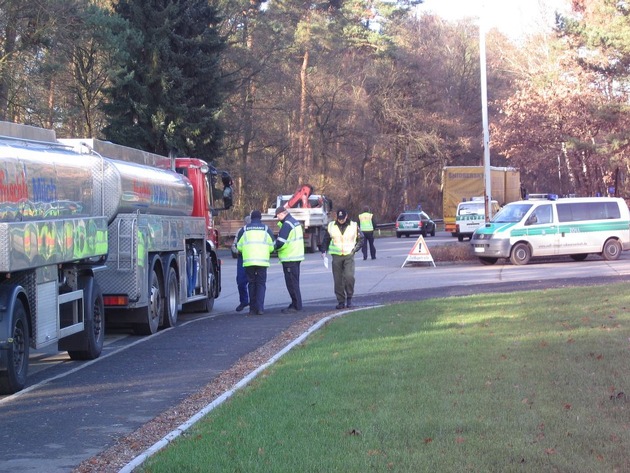 POL-NI: Ganztägige Großkontrolle des Schwerlastverkehrs auf der B 6 -Bilder im Downlaod-