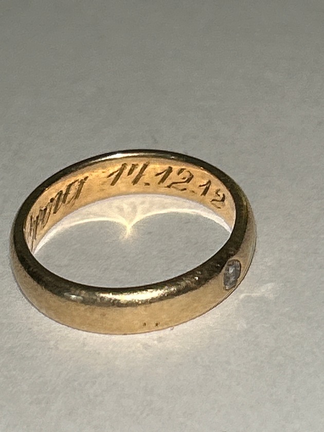 POL-WI: Polizei sucht die Eigentümerin von Goldring