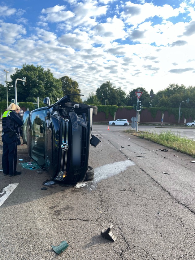 POL-DU: Friemersheim: Mann baut Unfall, leistet Widerstand und zerstört Polizeiinventar