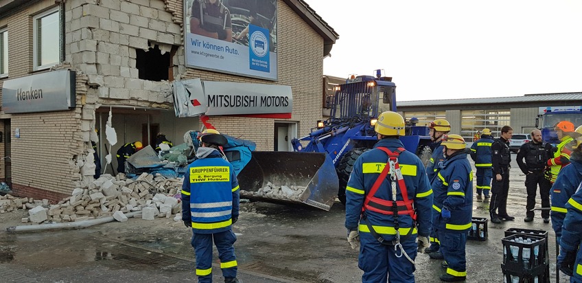 THW-HH MV SH: THW stützte Haus nach LKW-Kollision ab