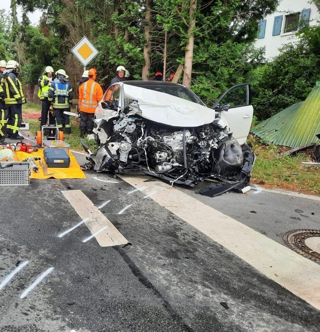 FW Olfen: Verkehrsunfall in Olfen-Vinnum fordert zwei Verletzte, einer davon schwer