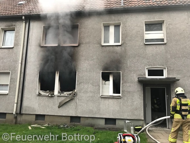 FW-BOT: Wohnungsbrand mit 2 Verletzten in Bottrop-Mitte