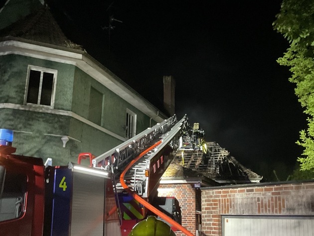 FW-GE: Brand einer Gastronomie in Gelsenkirchen Scholven