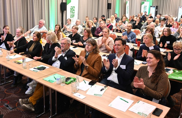 „Mehr als Tierschutz nach Maßband“: ZZF-Symposium zum Tierwohl in der Heimtierhaltung