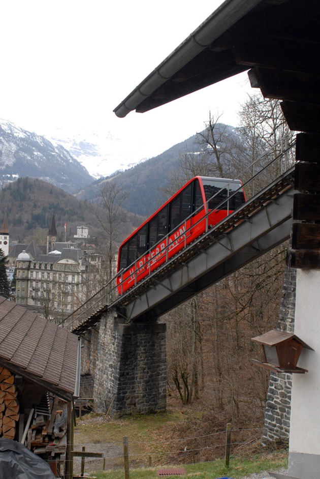 Harderbahn feiert 100-Jahr-Jubiläum mit neuen Wagen