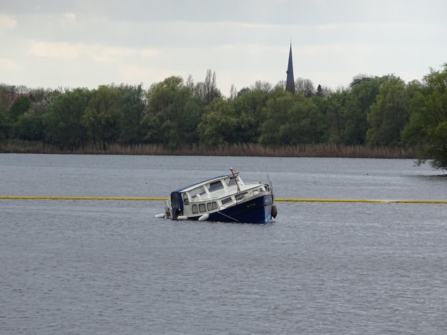 POL-NI: Nienburg-Sportboot sinkt im Naturschutzgebiet