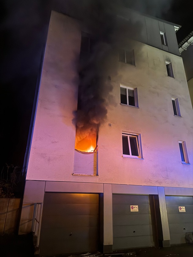 FW Mettmann: Wohnungsbrand in einem Mehrfamilienhaus