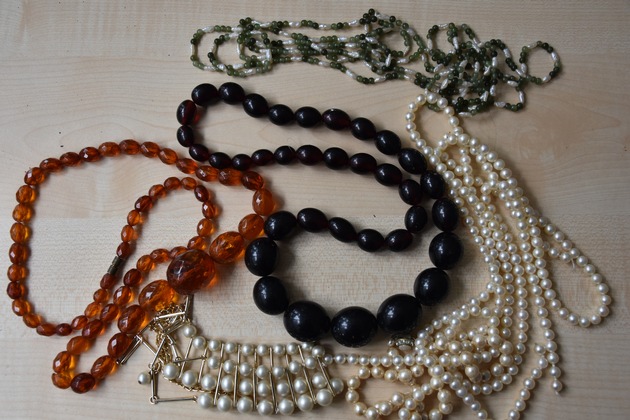 POL-WL: Bei Aufr&auml;umaktion Schmuck gefunden, Polizei sucht rechtm&auml;&szlig;ige Eigent&uuml;mer