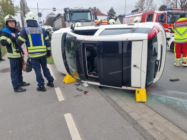 FW Dinslaken: Zwei Verkehrsunf&auml;lle besch&auml;ftigen Feuerwehr Dinslaken am Dienstagvormittag