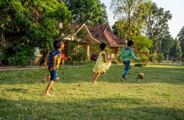 SOS-Kinderdörfer weltweit e.V.: Gemeinsam stark: SOS-Kinderdörfer weltweit erhalten eine Million Euro aus Omaze-Kampagne