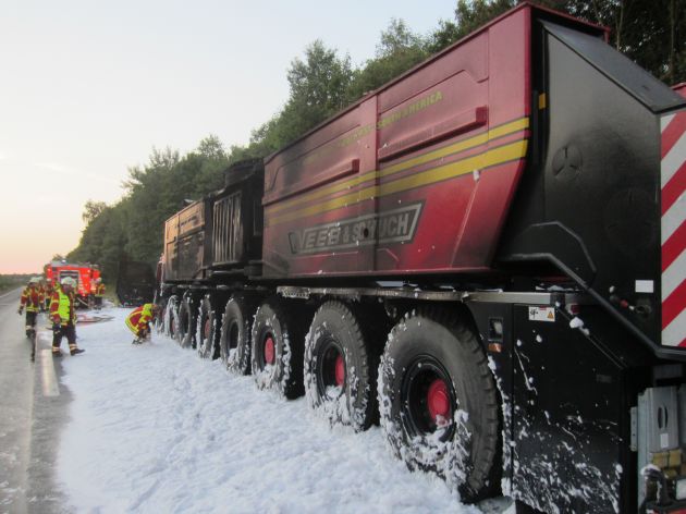 POL-WL: Schwerlasttransport geriet während der Fahrt in Brand