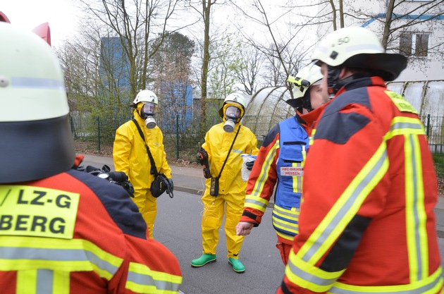 FW-PI: Pinneberg: Austritt von Gefahrstoffen - zwei Personen leicht verletzt